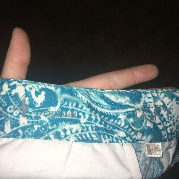 Ann Taylor Loft size 4 Original blue and white paisley shorts - Picture 2 of 3